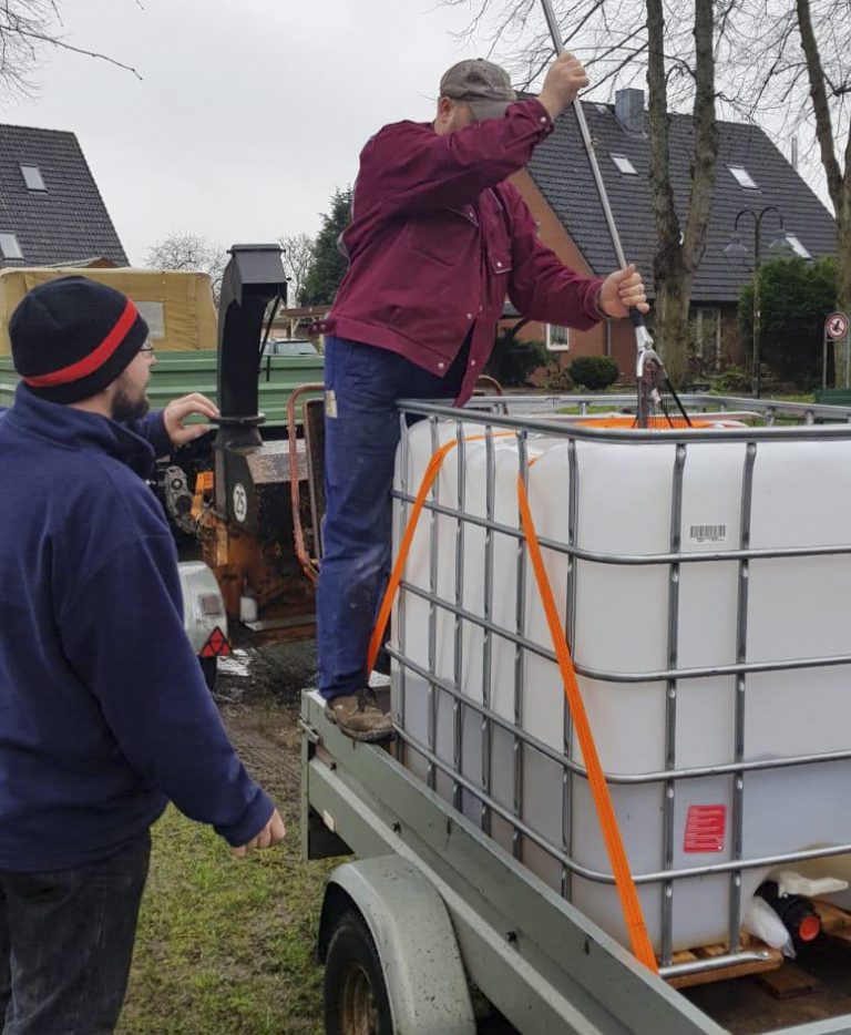 Neue Karpfen für den Teich Gemeinde Barsbek